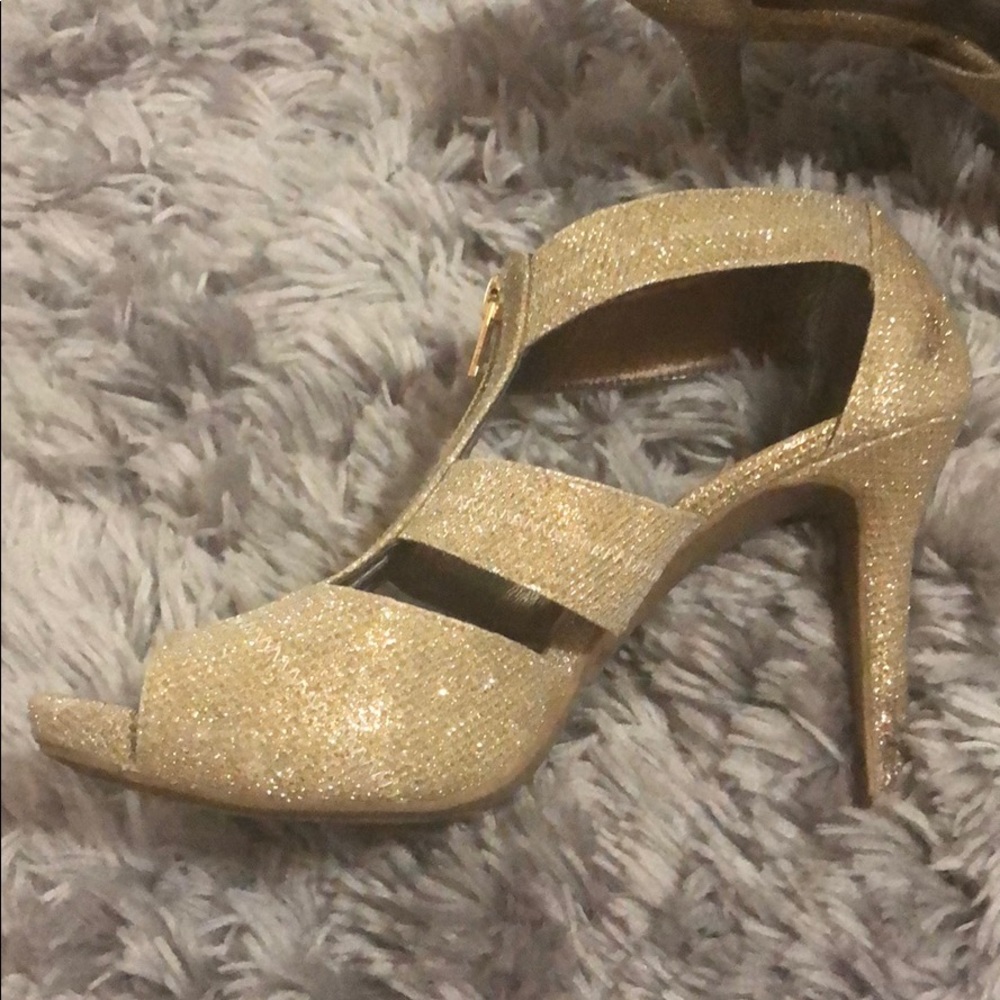 Gold Sparkles Moda Heels - Picture 2 of 3